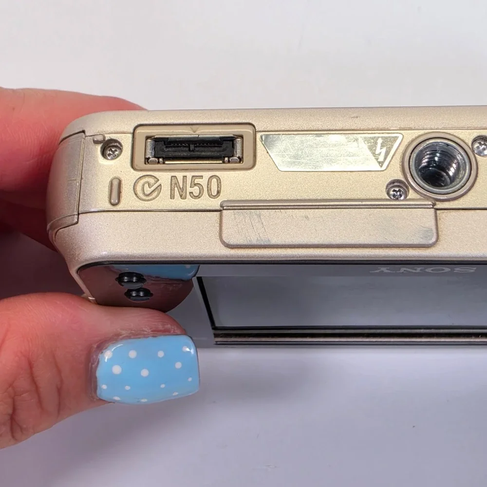 Sony Cyber-Shot DSC-N2 Digital Camera 10.1MP Gold Vario-Tessar Tested Bundle